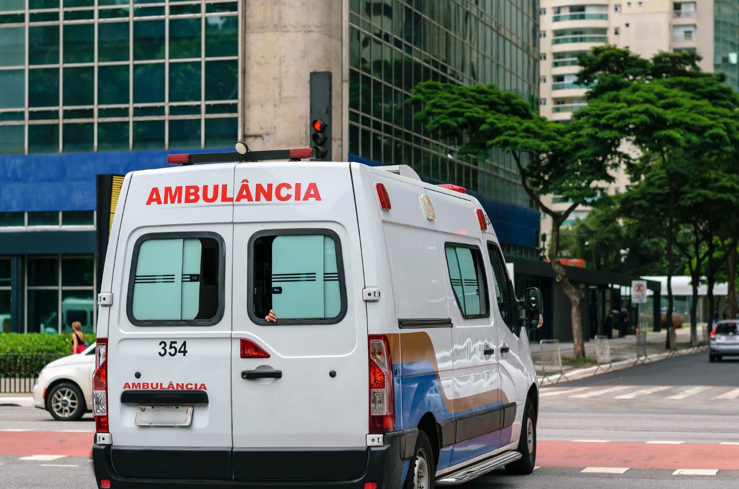 ambulance-medical-emergency-traffic